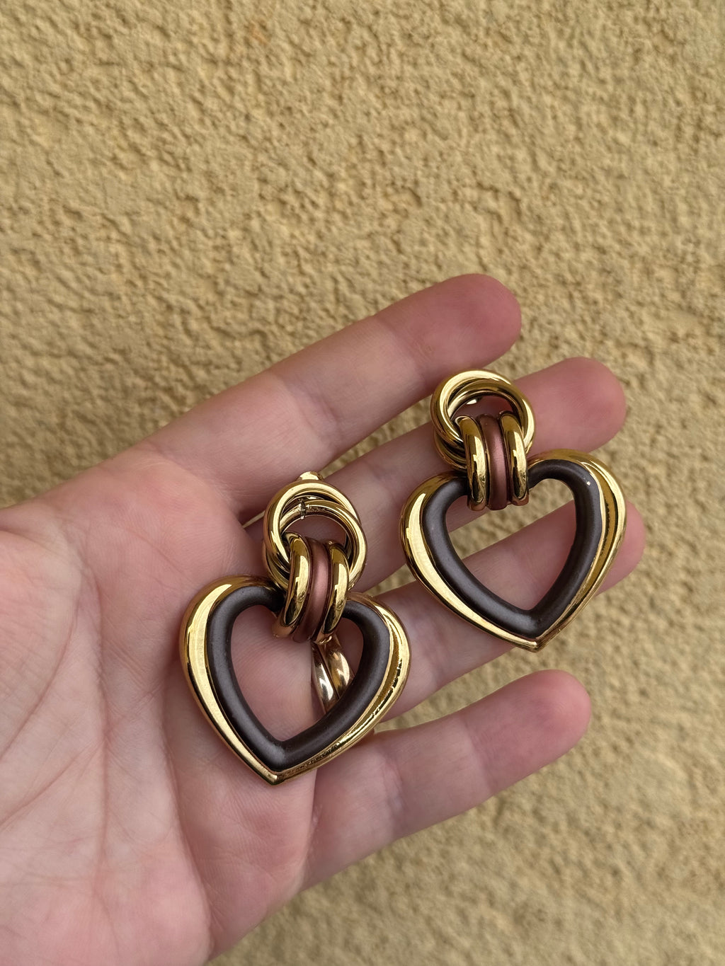 Orecchini cuore caramello