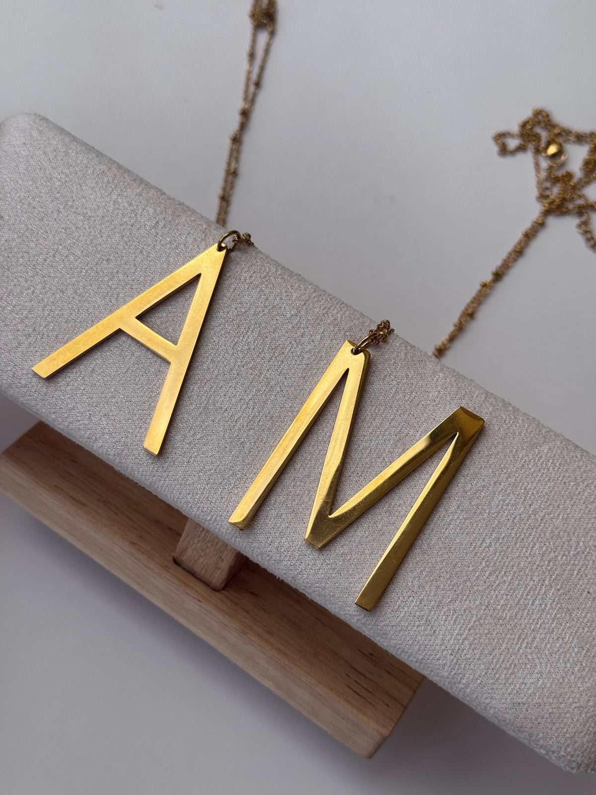 Collana maxi lunghezza Lettera big Oro
