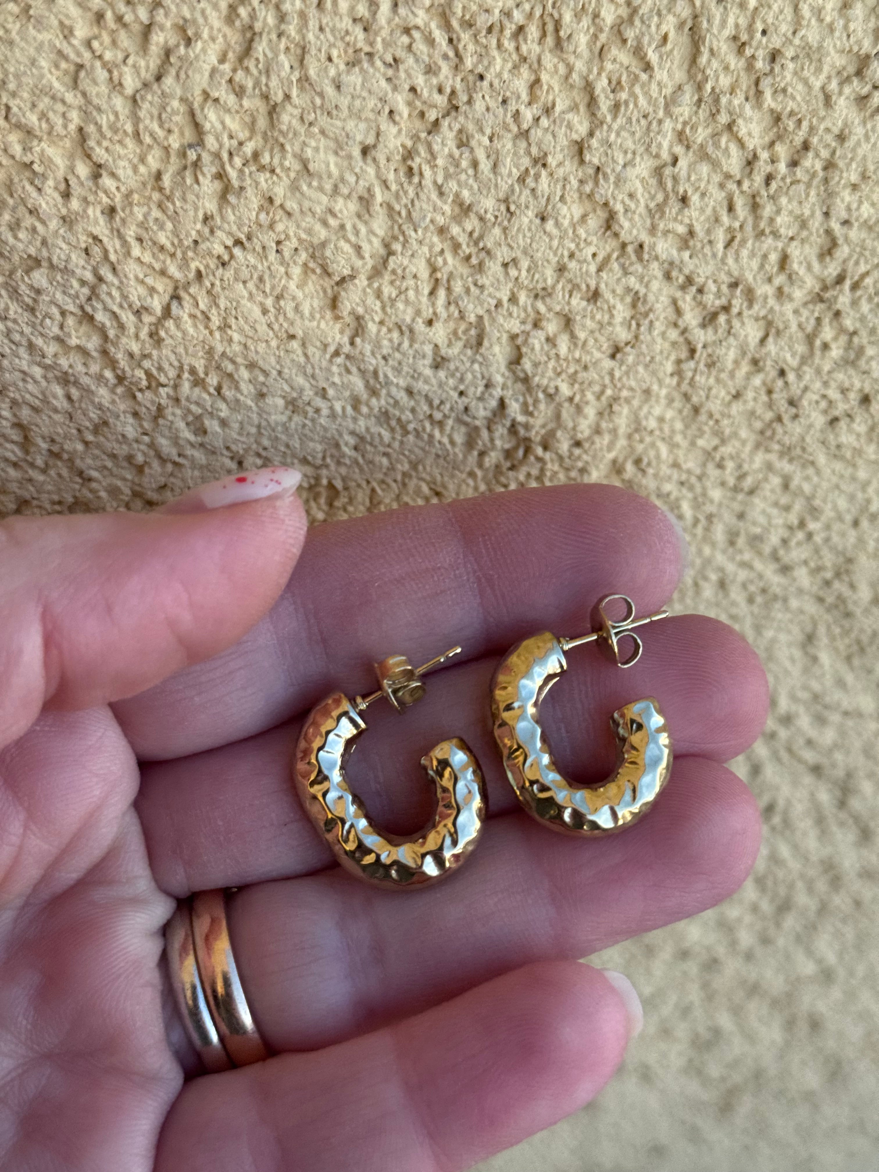 Orecchini baguette martellati