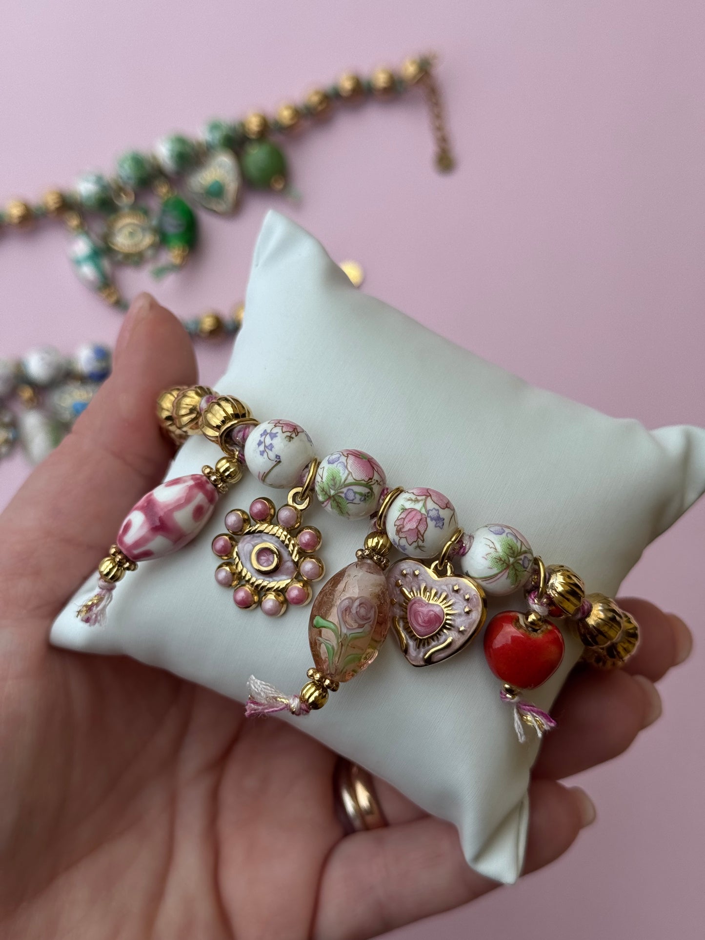 Bracciale dipinto rosa