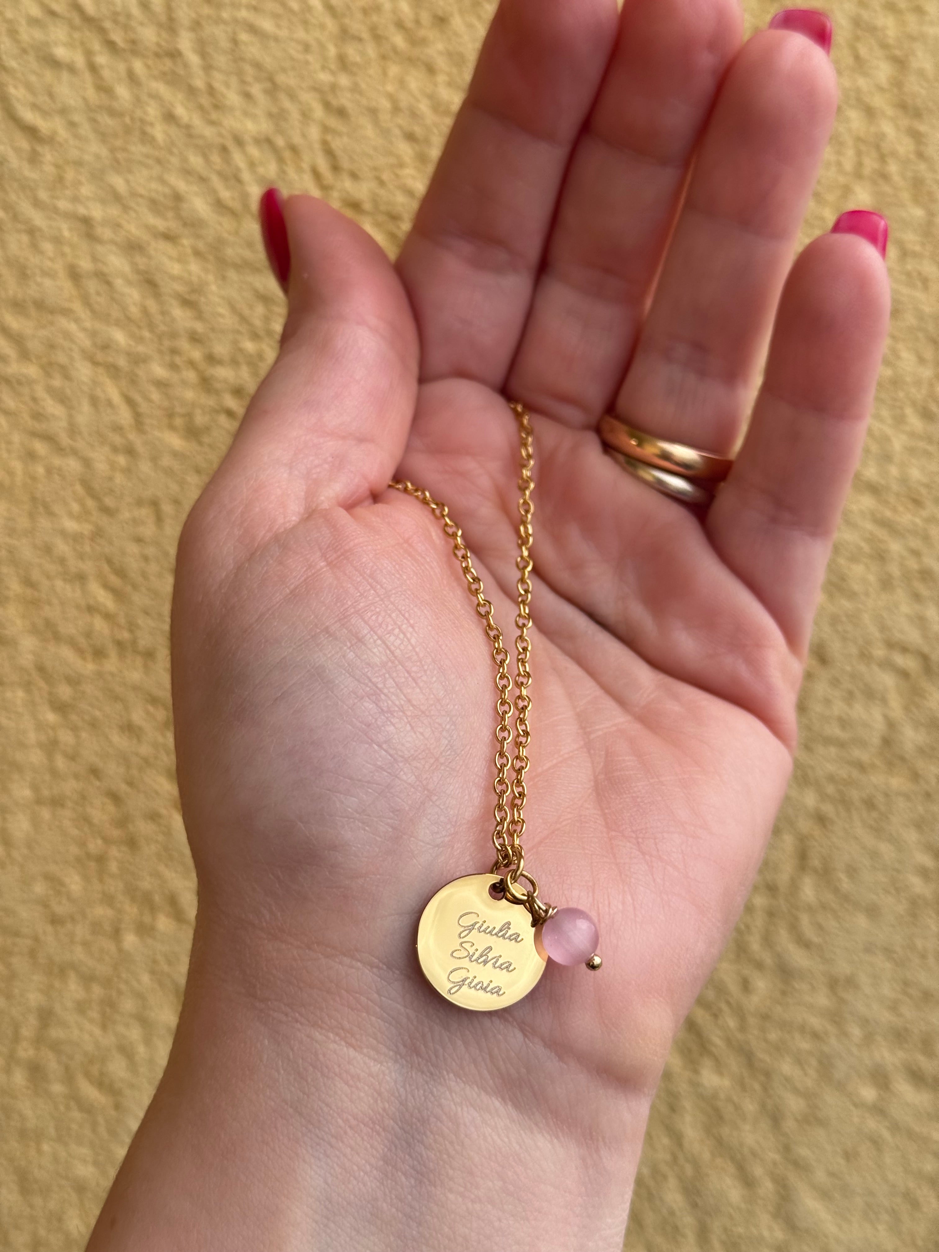 Collana sfera dorata con pietra