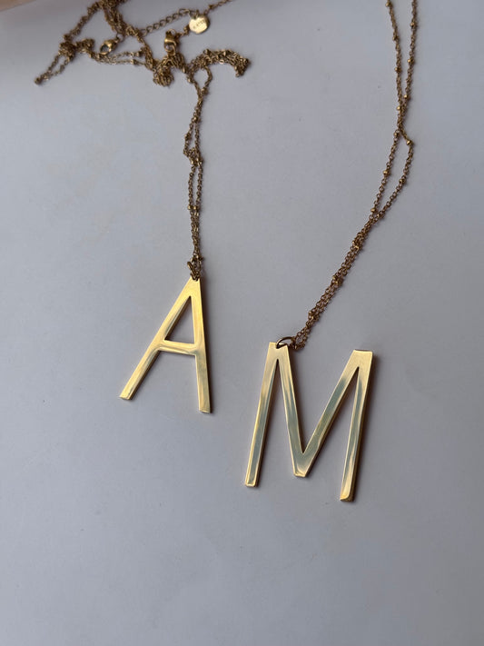 Collana maxi lunghezza Lettera big Oro