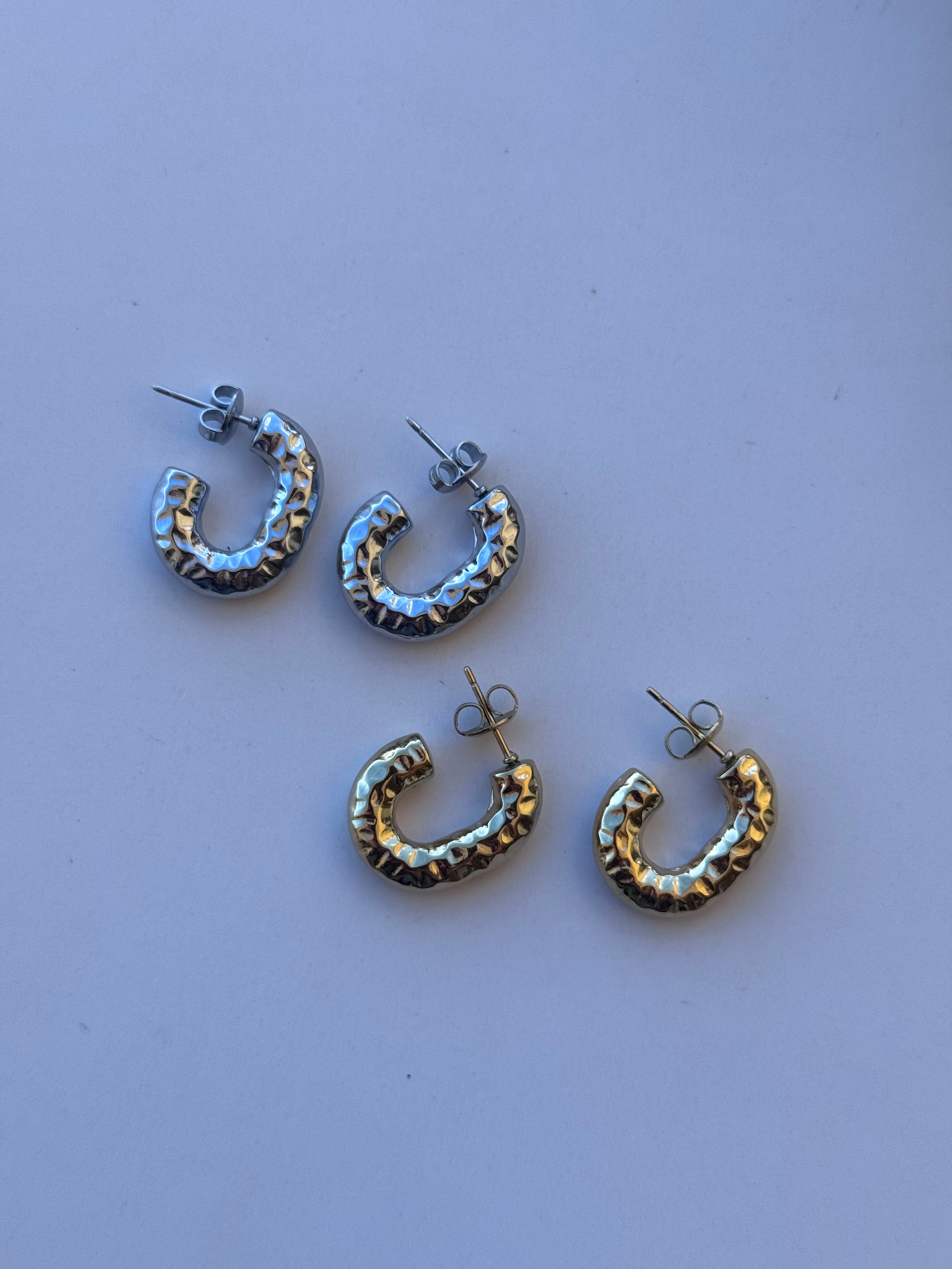 Orecchini baguette martellati