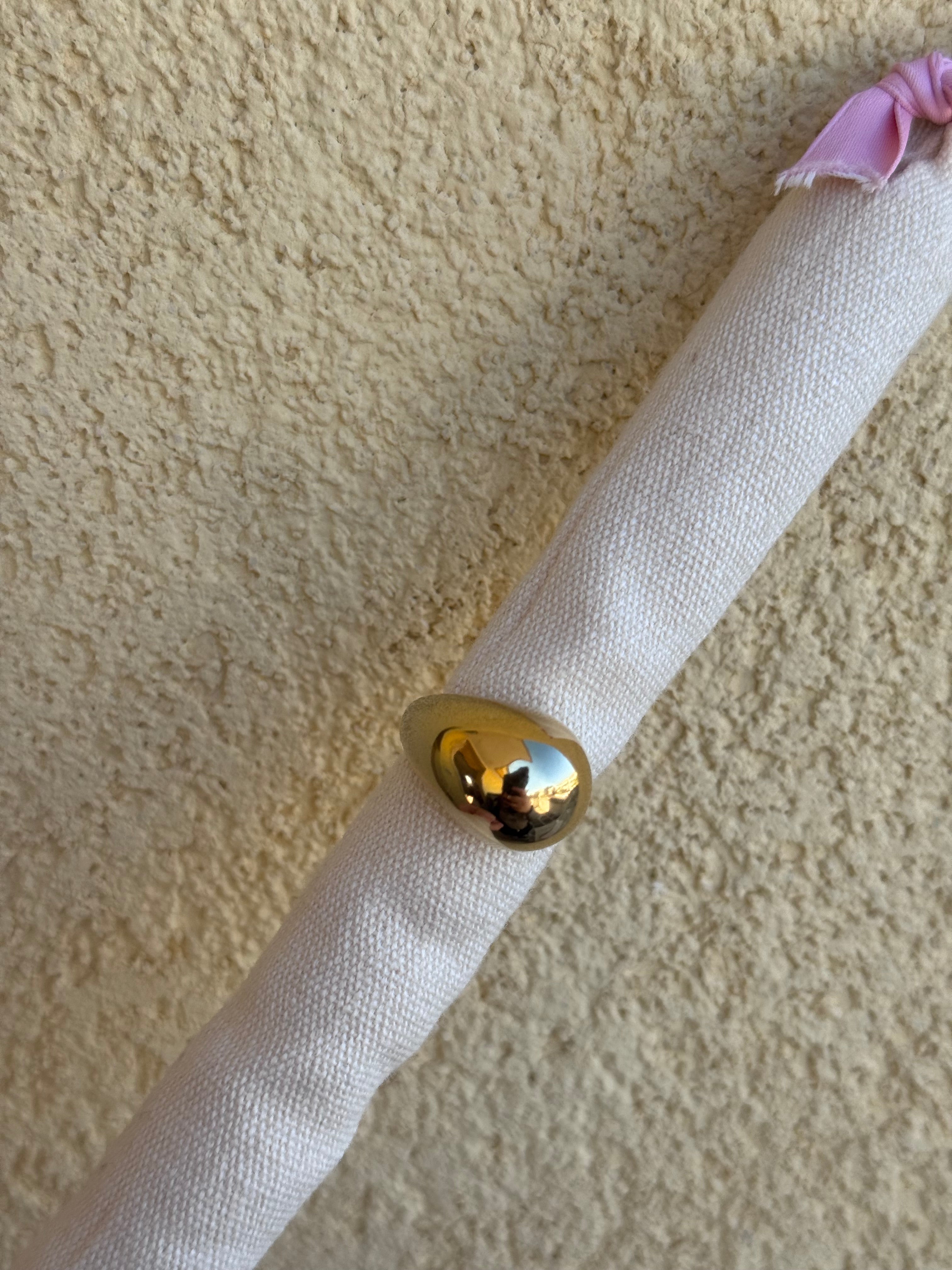 Anello goccia dorata