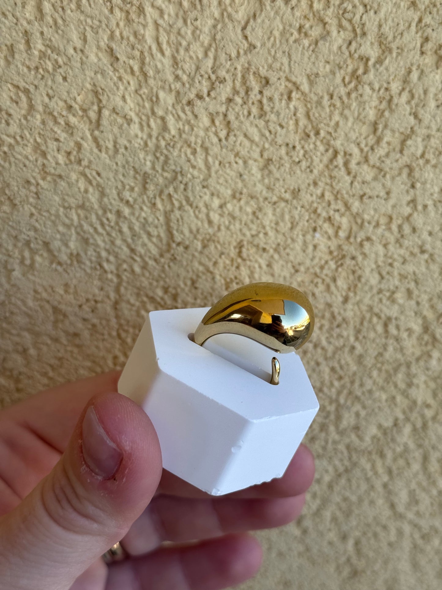 Anello goccia dorata