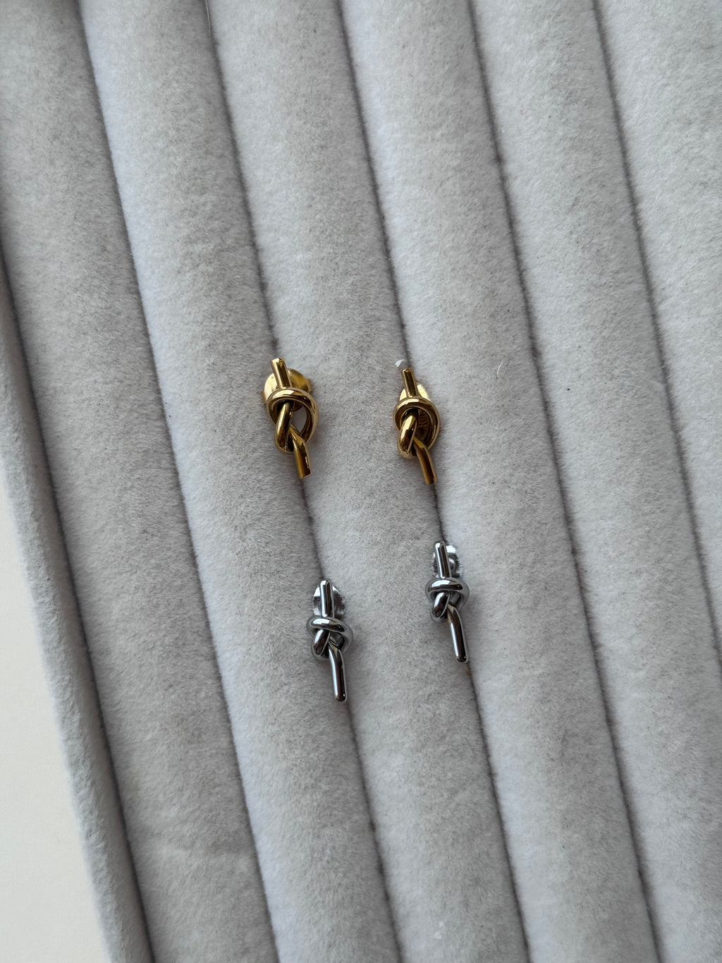 Orecchini nodo legame