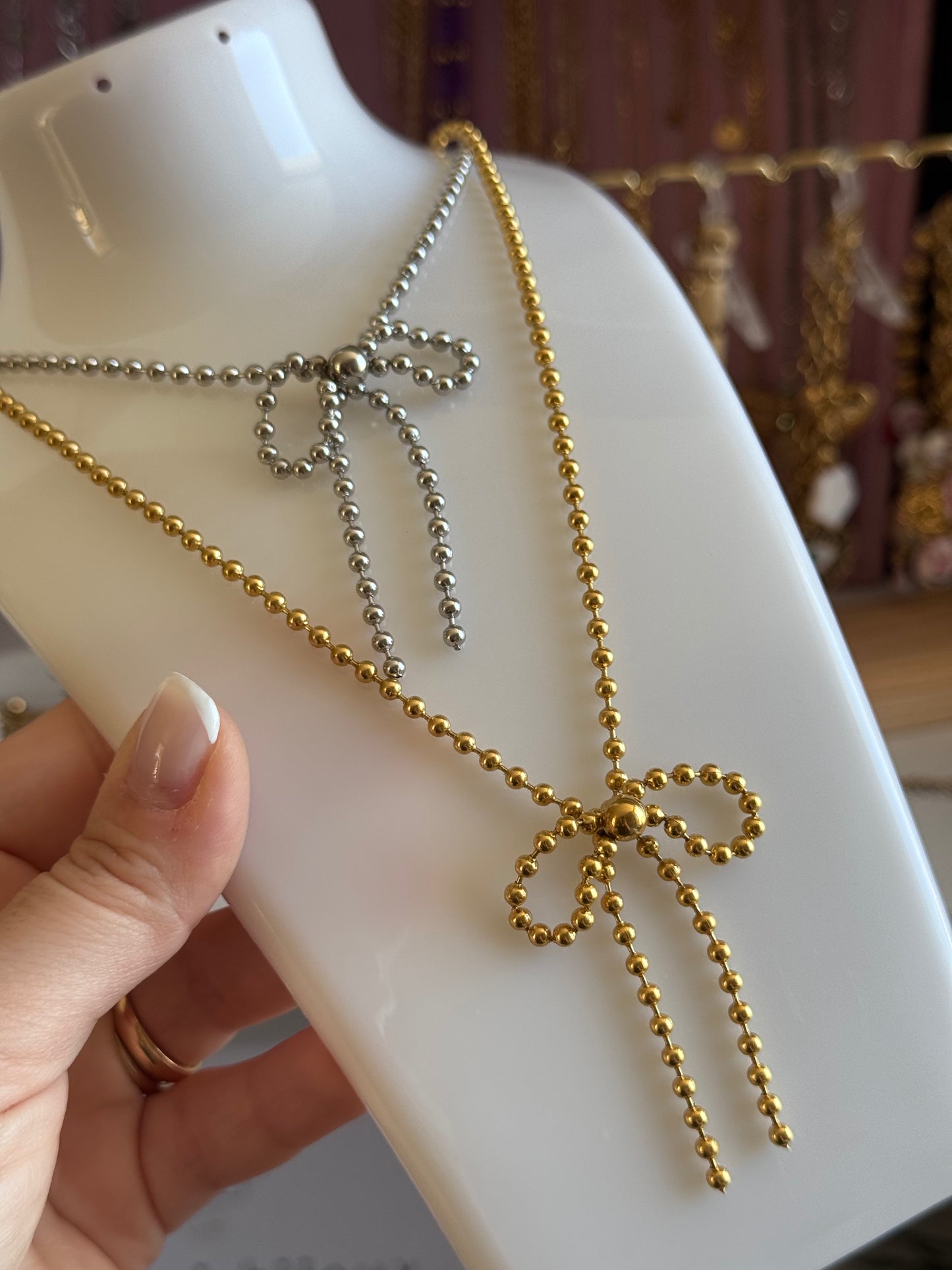 Collana fiocchetto di sferette