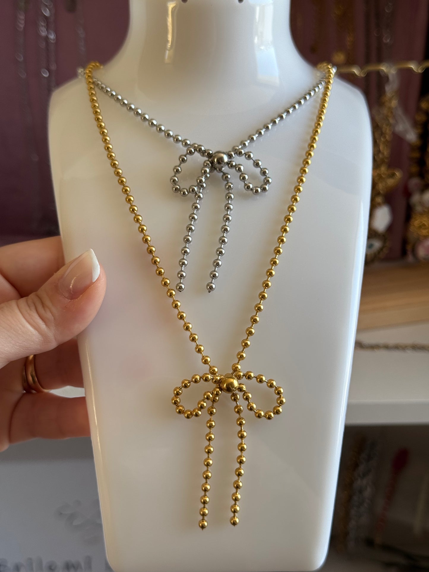 Collana fiocchetto di sferette