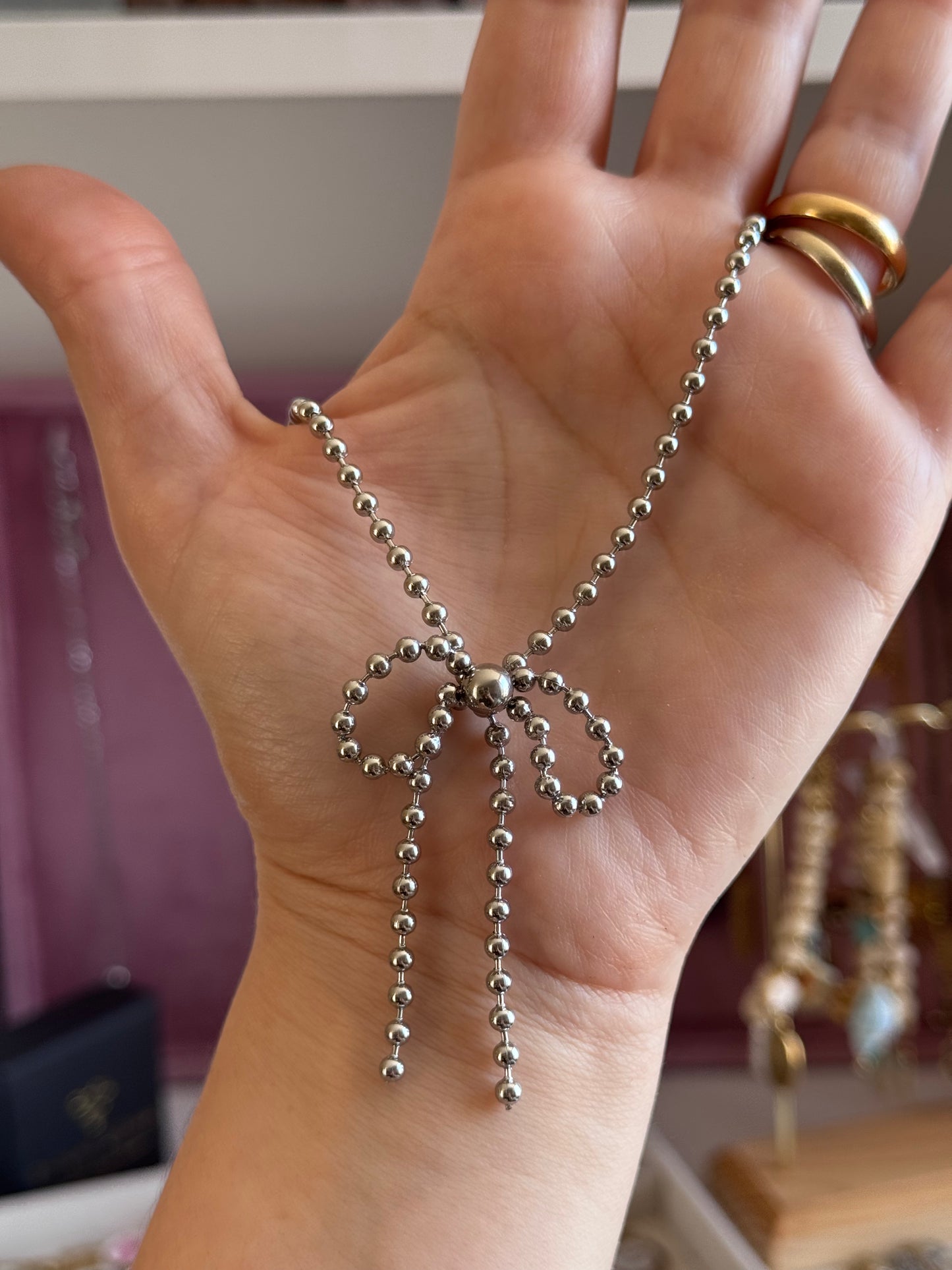 Collana fiocchetto di sferette